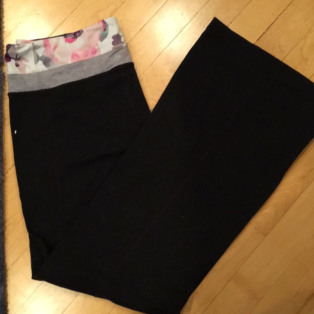 Black high waisted Lululemon pants